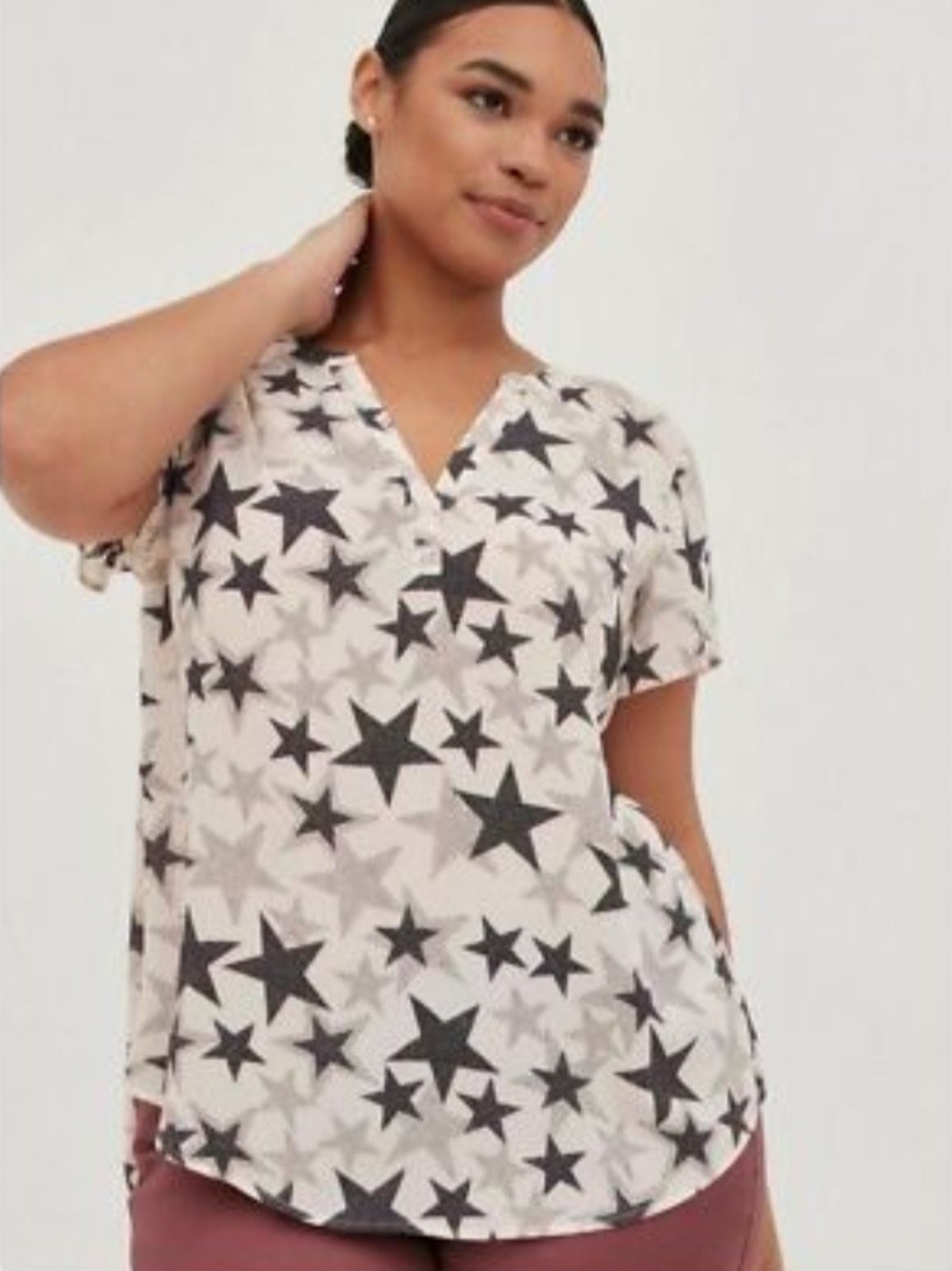 Torrid Sz 2  Star-Print Short Sleeve V-Neck Top - White/Black/Gray
